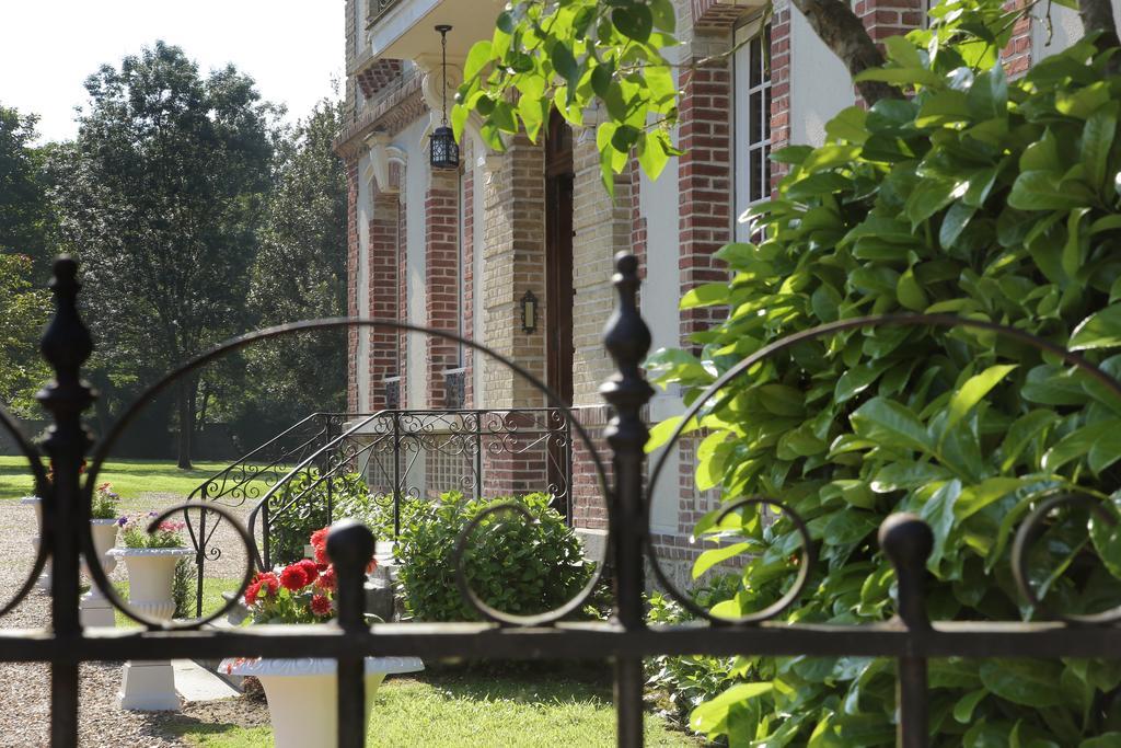 Manoir Le Mesnil Bed & Breakfast Saint-Martin-aux-Chartrains Exterior photo