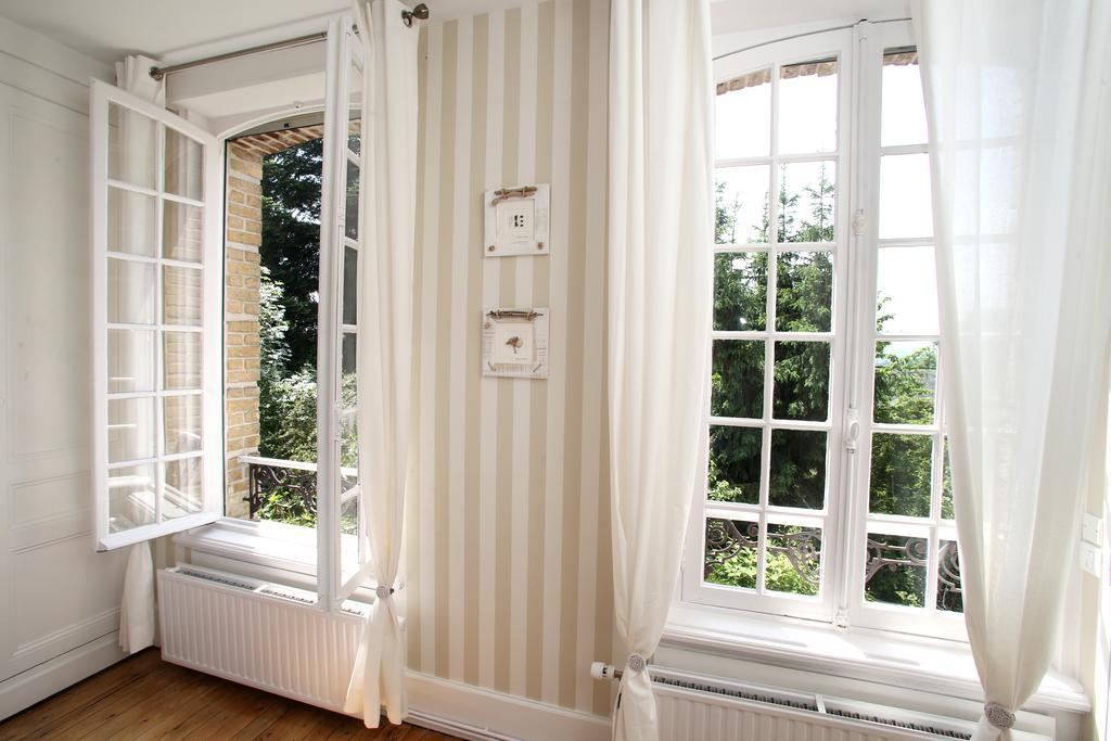 Manoir Le Mesnil Bed & Breakfast Saint-Martin-aux-Chartrains Exterior photo